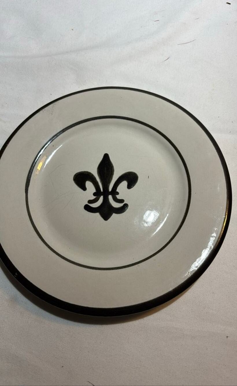 Louisville Stoneware Fleur-de-Lis Plate